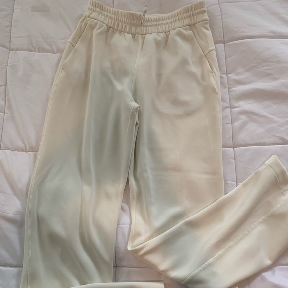 lululemon athletica Pants - Iululemon softstreme pale yellow size 4 worn once